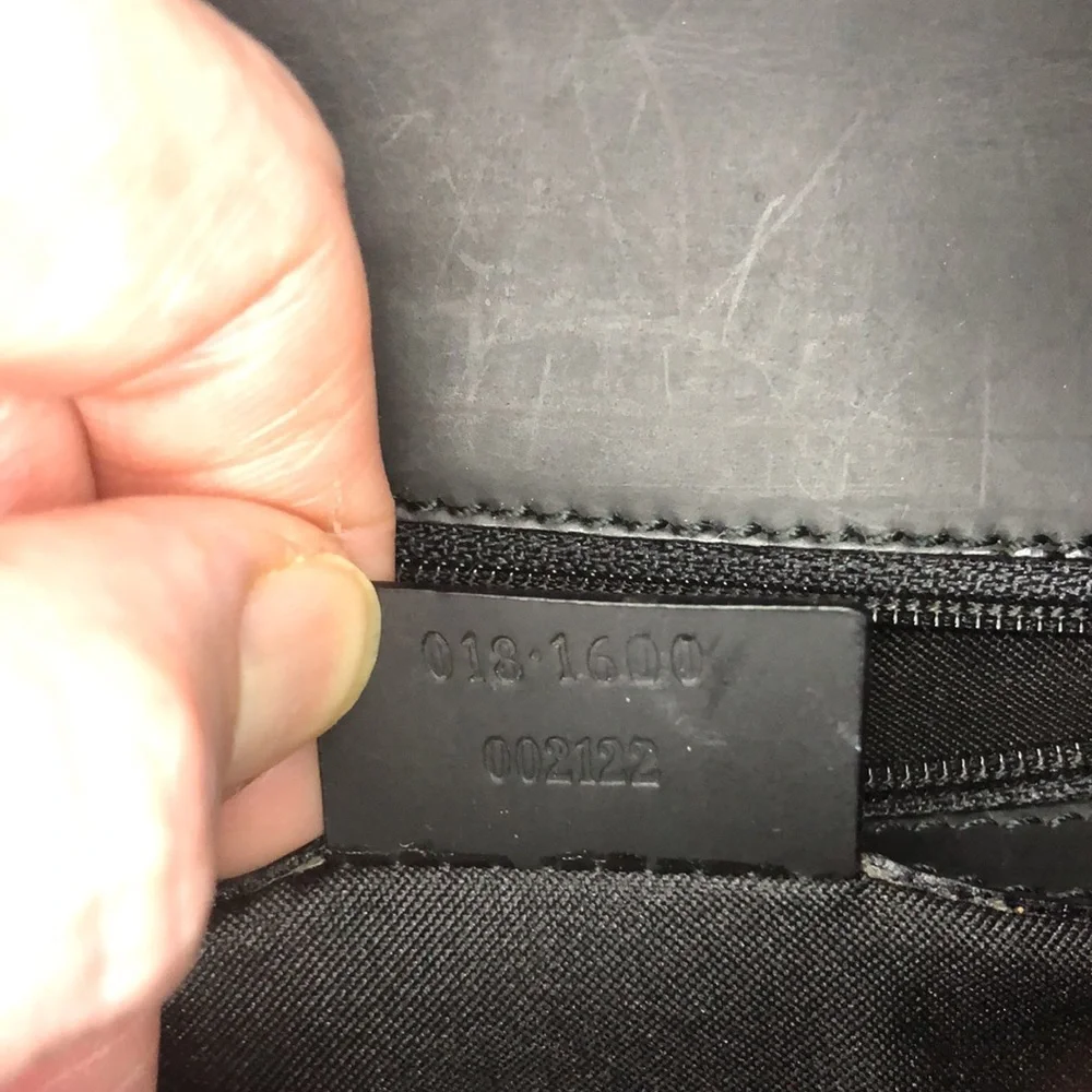 Gucci Guccissima GG  with retractable hand strap.  One owner.  Giftable - Picture 3 of 13